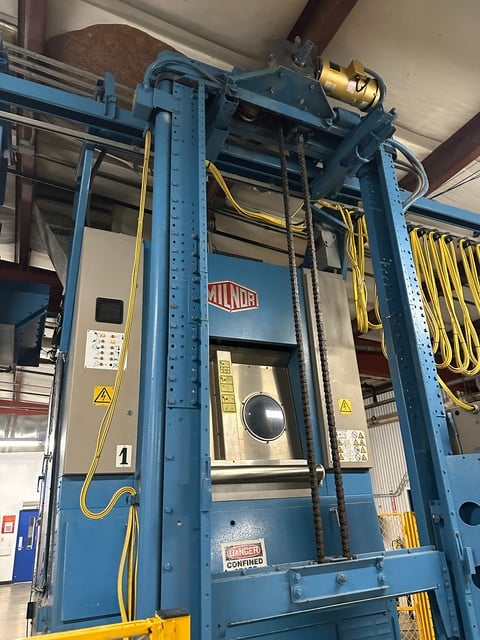 Milnor #COSHB112, 2-Cake Shuttle Conveyor, 240 lb. capacity, 480 Volt, 5.8 amps, 1998