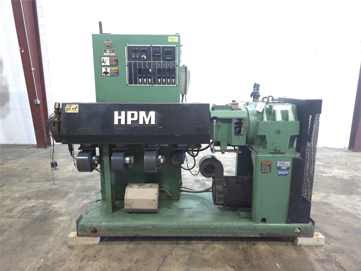 2.5" HPM #2.5TMC-24, extruder, 24:1 L/D, 40 HP DC, air cooled, 4 barrel zones, 3 downstream zones, 42"