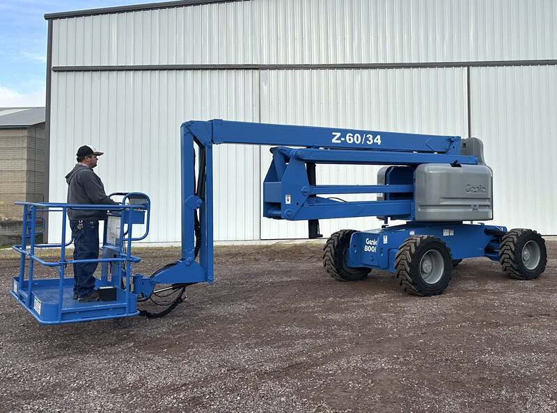 500 lb. Genie #Z-60/34, articulating boom lift, 60' lift height, Ford DSG-423 dual fuel gas/propane, 4x4