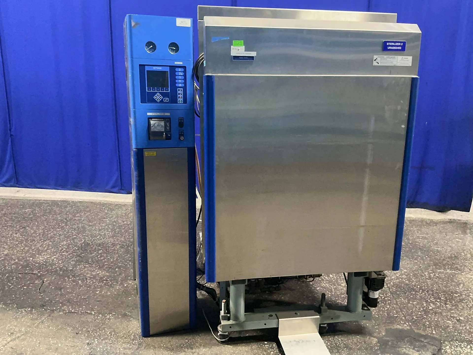 Getinge #733HC, Vacuum/Gravity Steam Sterilizer, 60" x 26" x 36" chamber, 10 A, 115 V., 2014