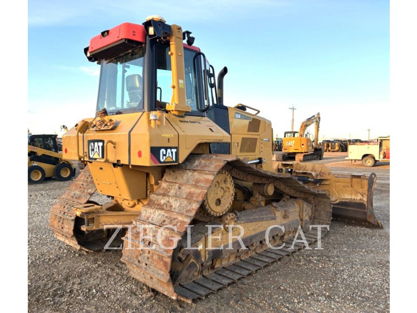 Caterpillar D6NLGP, 10681 hours, S/N: MG501574, 2018 - Image 3