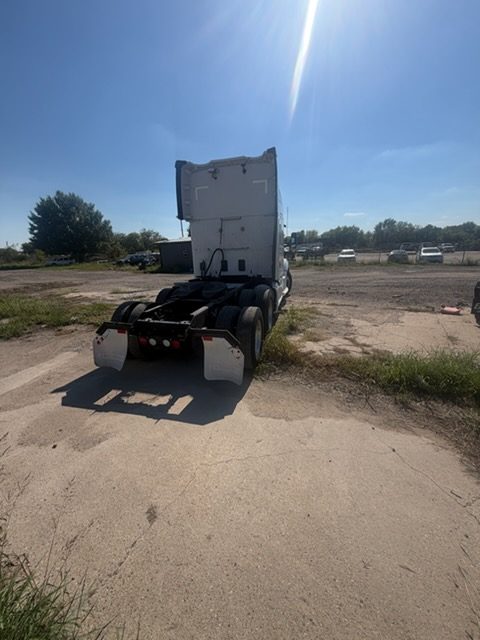 Kenworth #T680, sleeper semi truck, 758,000 miles, 2020 - Image 2