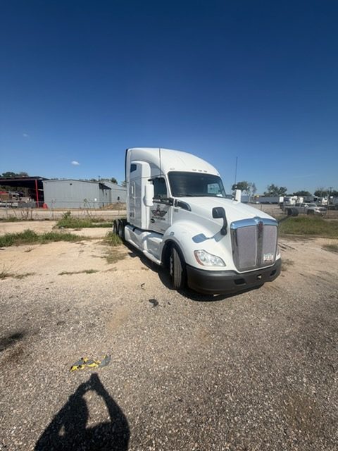 Kenworth #T680, sleeper semi truck, 758,000 miles, 2020 - Image 3