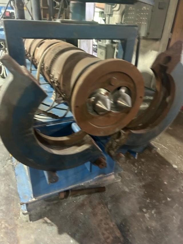 4.9" KMD, twin screw extruder, 125mm, 100 HP DC, nitrided barrel & screws, 200 hours, 3 component blender - Image 6