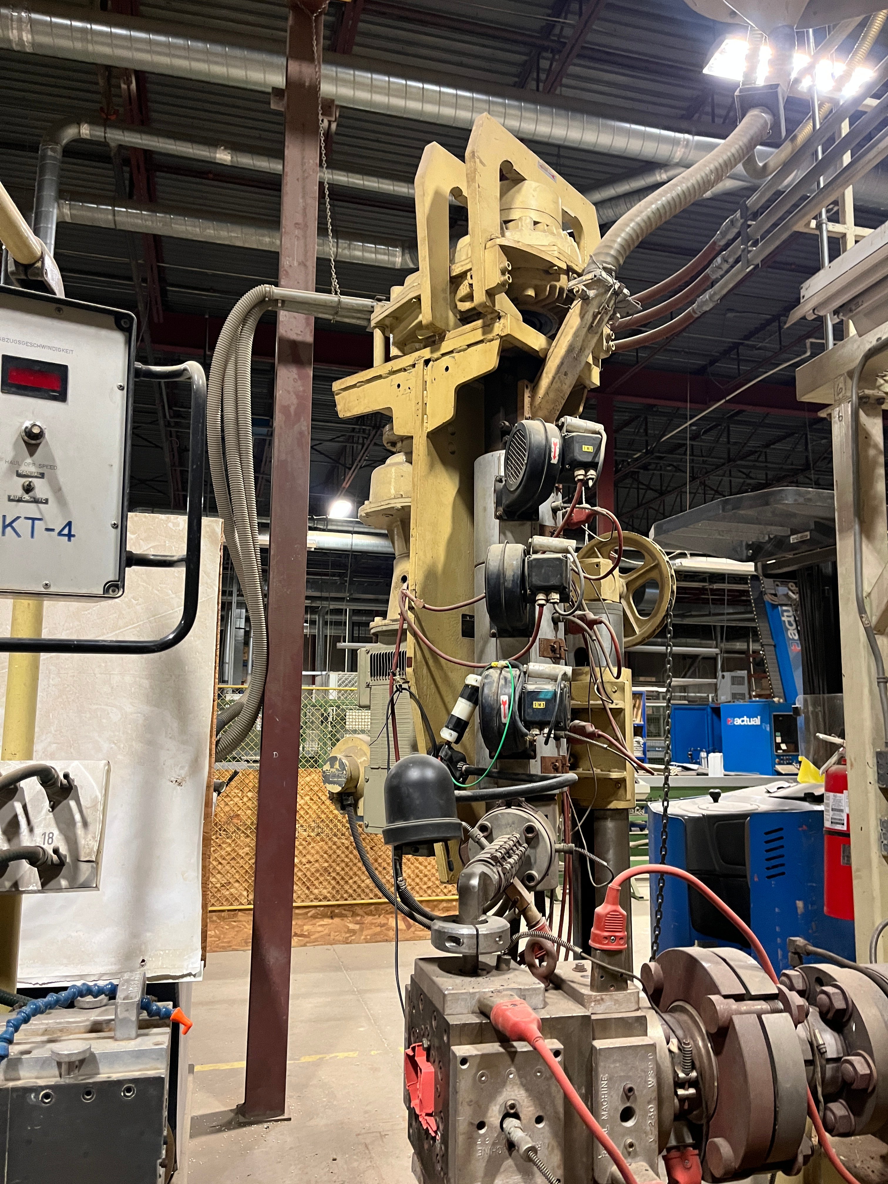 2.4" American Maplan #DSK-62, twin screw extrusion line, AKT4 calibrating table, ARZ3000 puller/saw, AE50B - Image 2