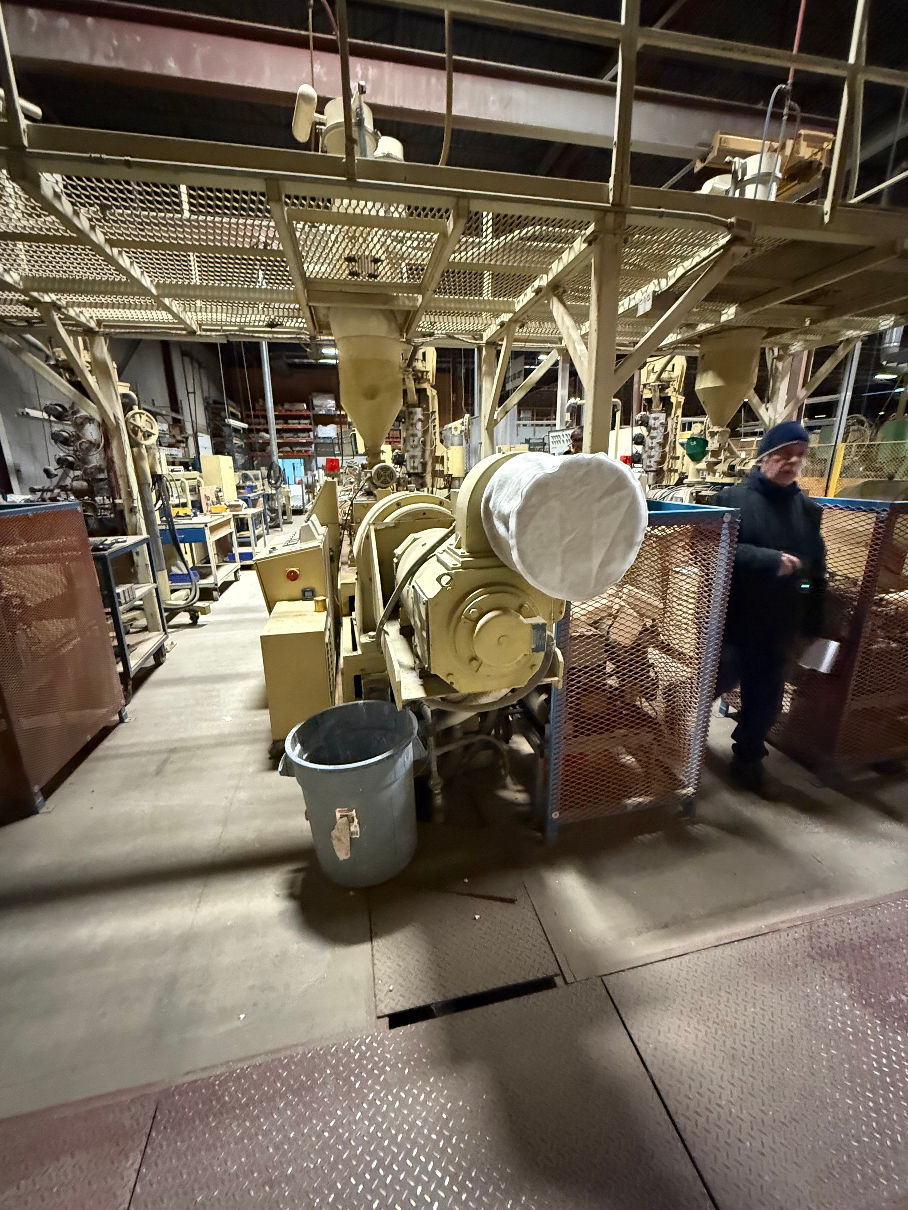 2.4" American Maplan #DSK-62, twin screw extrusion line, AKT4 calibrating table, ARZ3000 puller/saw, AE50B - Image 7
