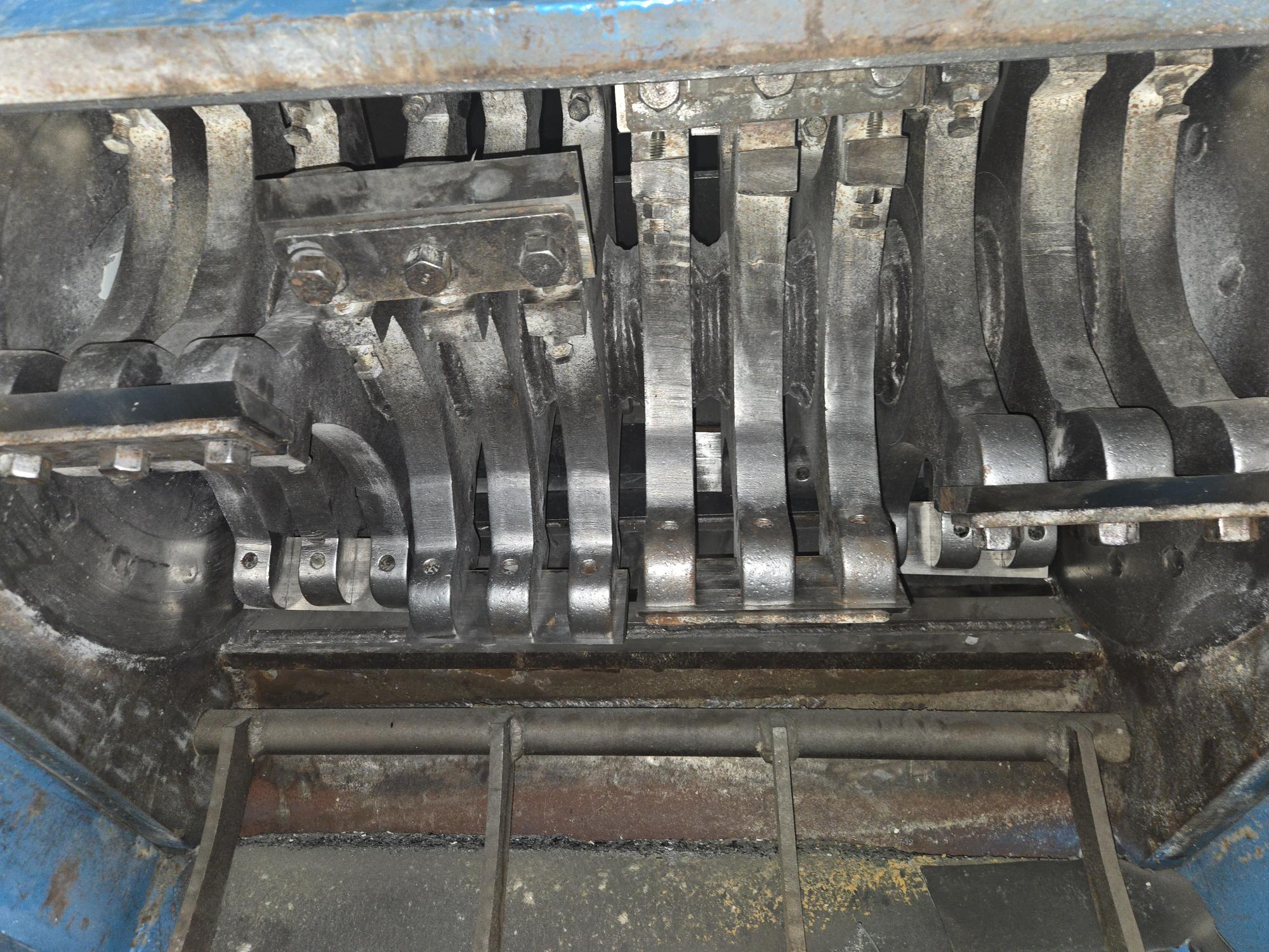 38" x 28" Plastic Granulator, 150 HP, 16 rotor knives, 6 bed knives, outfeed conveyor w/ metal separator - Image 7