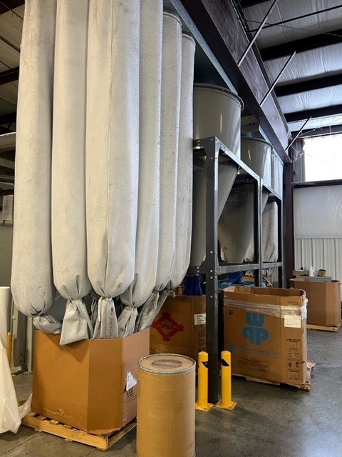 20" x 39" AEC #C1000/GPH2039, plastic granulator, 150 HP, 5 knife chevron rotor, infeed conveyor w/ metal - Image 3