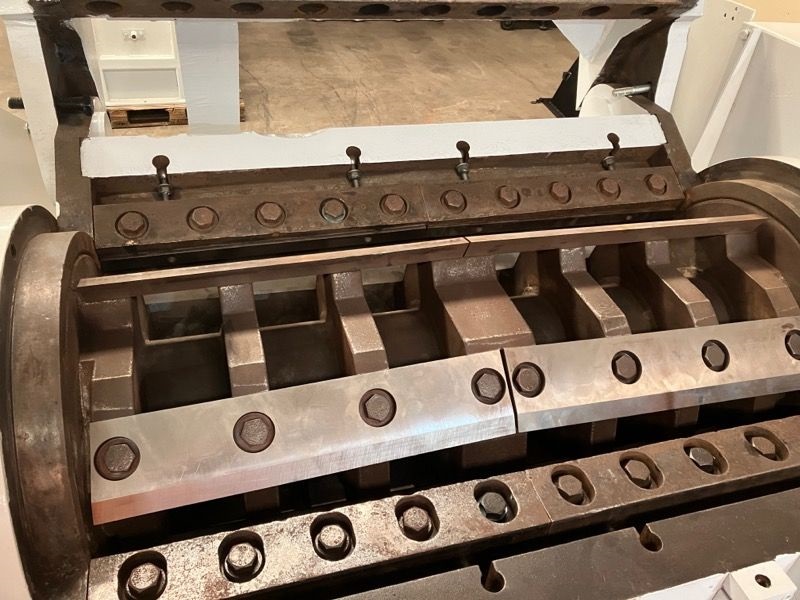 20" x 40" Cumberland #C-1000, plastic granulator, twin shear rotor, 100 HP, dual flywheel, split chamber - Image 2