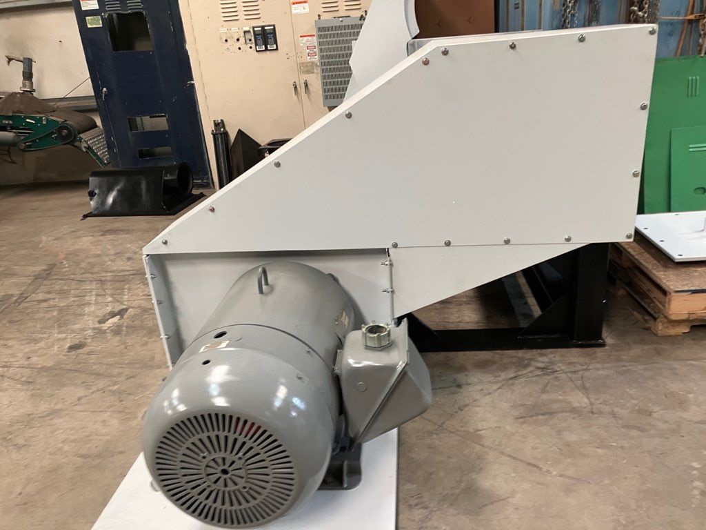 20" x 40" Cumberland #C-1000, plastic granulator, twin shear rotor, 100 HP, dual flywheel, split chamber - Image 5