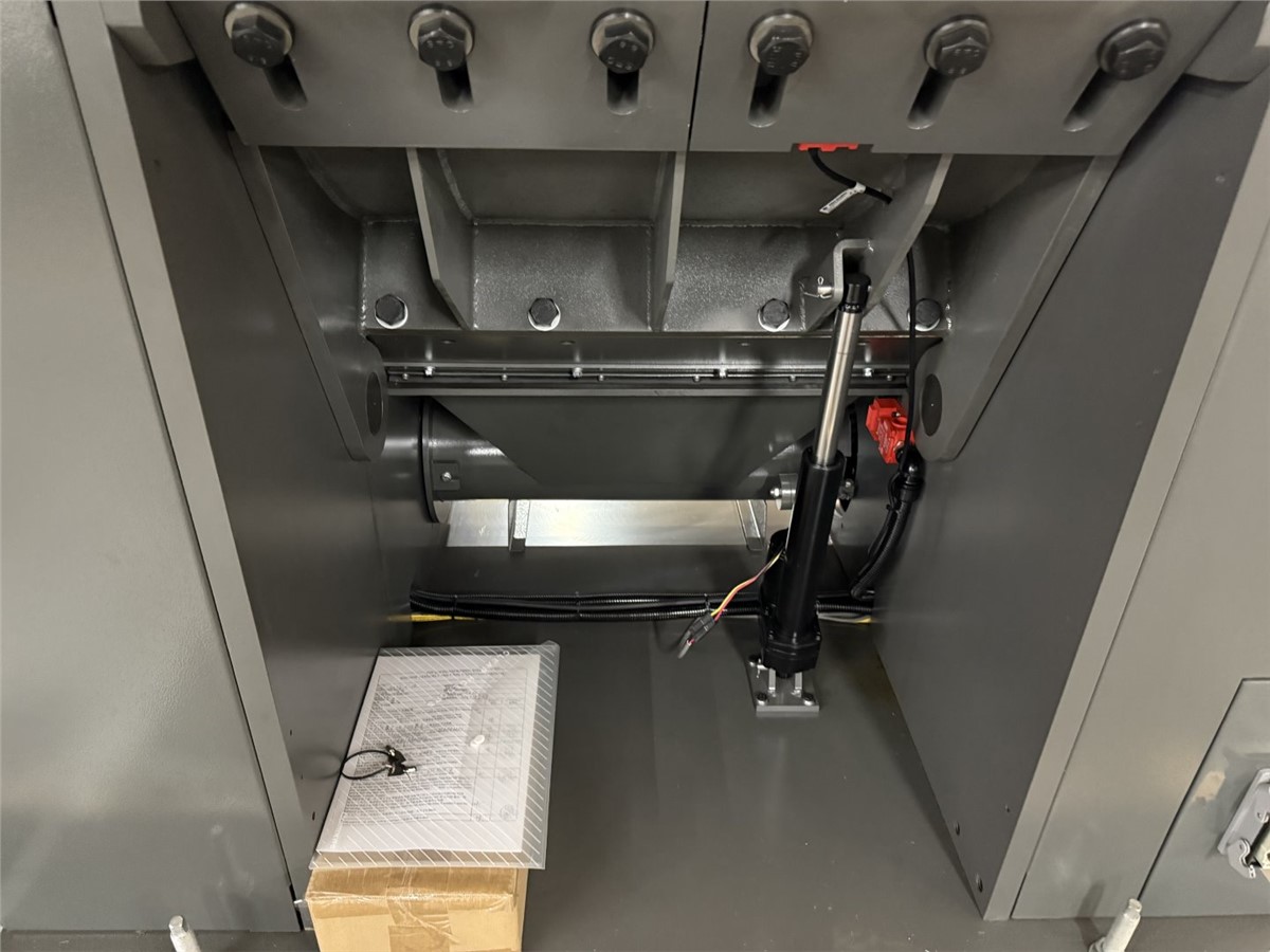 20" x 28" Cumberland #T5070, plastic granulator, 100 HP, twin shear 5 knife open rotor, 2 bed knives - Image 5