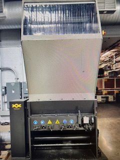 24" x 56" Cumberland #X1400, central plastic granulator, 150 HP, 2 bed knives, hydraulic tilt conveyor feed - Image 3