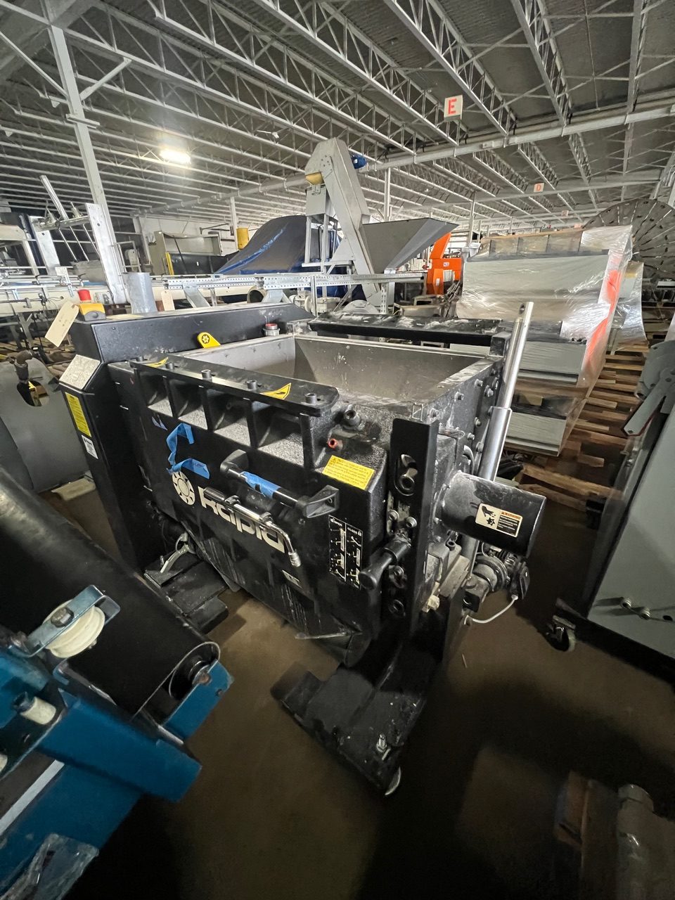 18" x 36" Rapid #500-90, plastic granulator, 100 HP, super-tangential chamber, 5 rotor knives, 3 bed knives - Image 5