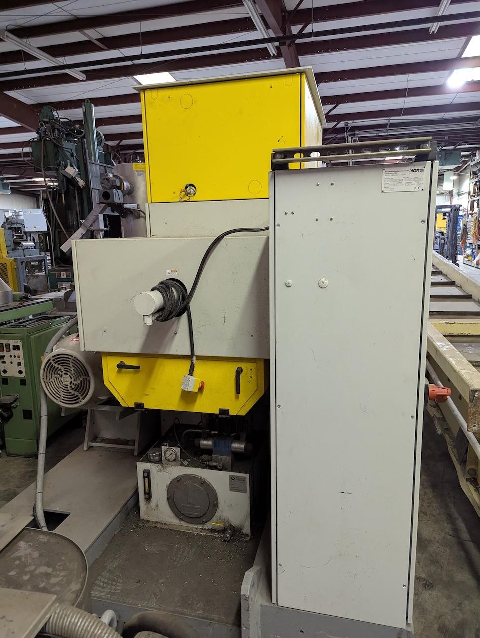 2.6" NGR #S-GRAN-65-70-VHD, shredder/extruder recycling system, 65mm, single shaft shredder, infeed conveyor - Image 4