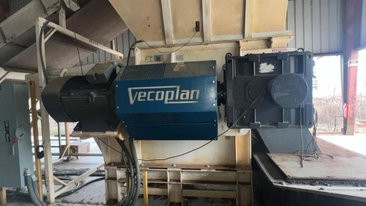Vecoplan #RG70/200-K-FF, single shaft shredder, 72" x 82" opening, 20" diameter rotor, 84 cutters, infeed - Image 1