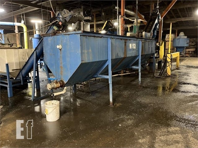 Complete Plastic Wash Line, 51" hydraulic box dumper, sink float tank, augers, Gala #3252B spin dryer - Image 4