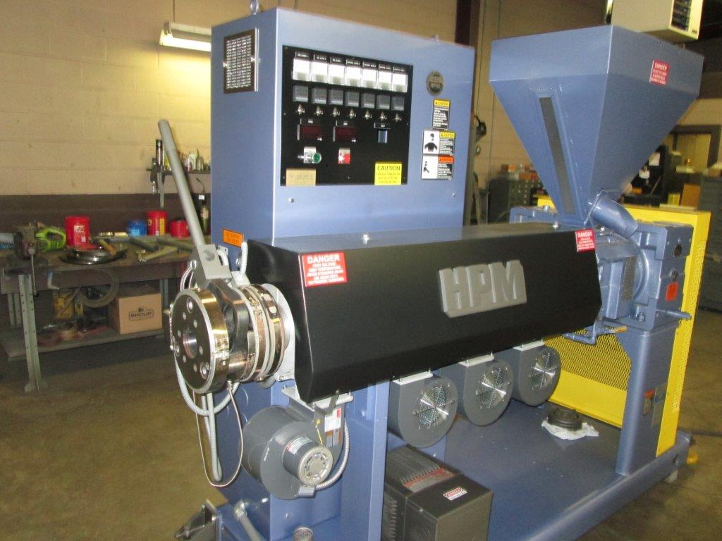 2.5" HPM #2.5-TMP, extruder, 24:1 L/D, manual screen changer, new 40 HP AC motor & drive, new styrene screw - Image 2