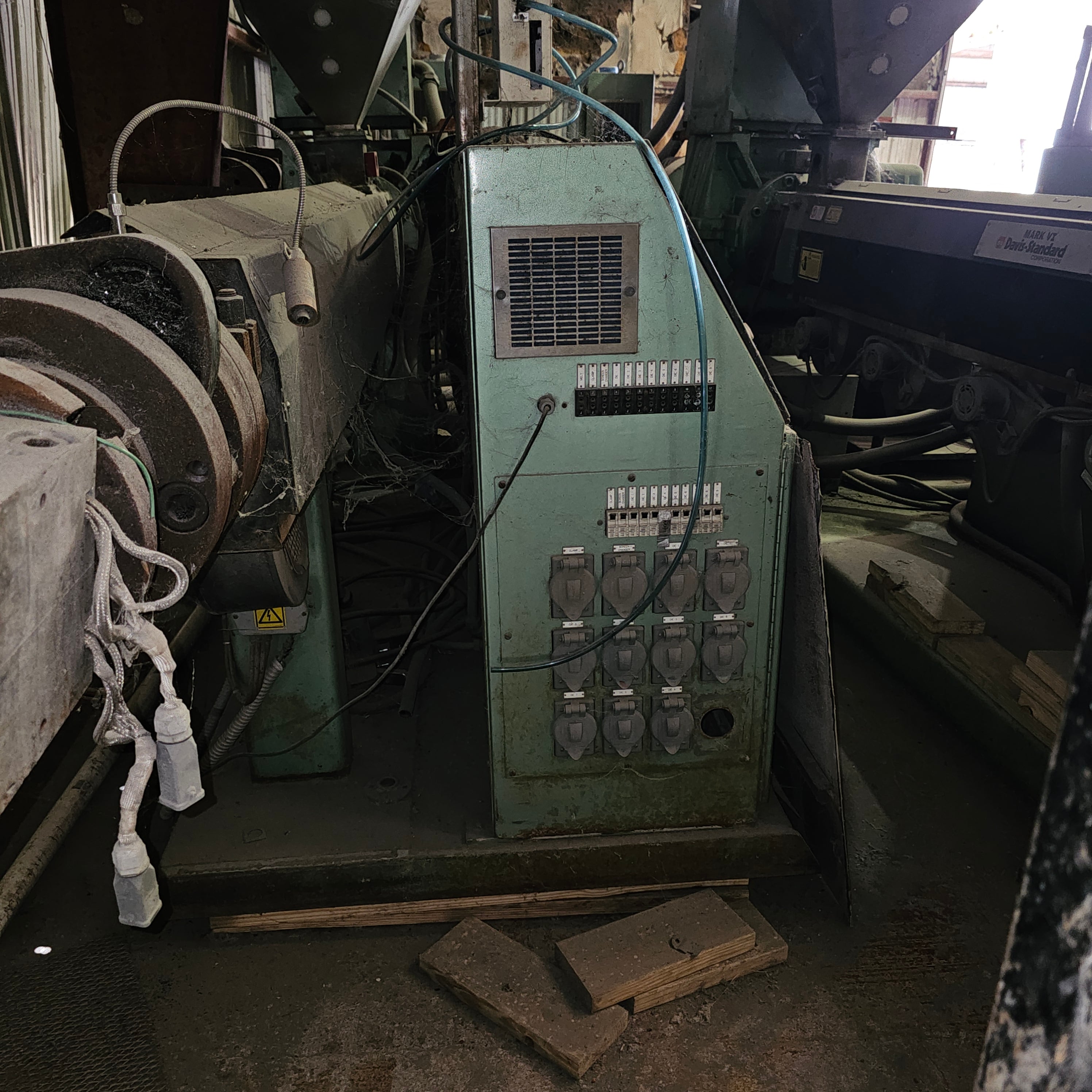 3.5" Davis Standard #MV35IN35, extruder, 24:1 L/D, air cooled, non-vented, 158 HP, 17.39:1 gear ratio, 1998 - Image 4