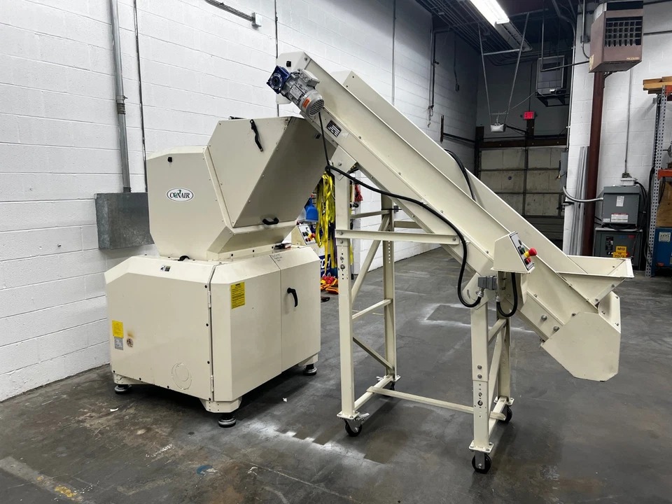 14" x 24" Conair #CGW-1424, plastic granulator, 40 HP, w/ conveyor, 460 V., 1999 (5 available) - Image 2