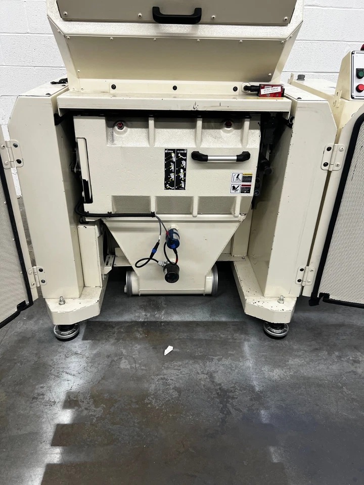14" x 24" Conair #CGW-1424, plastic granulator, 40 HP, w/ conveyor, 460 V., 1999 (5 available) - Image 4