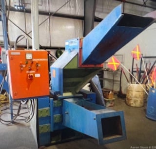 15.5" x 15.5" Herbold, plastic granulator, 40 HP, (3) blade sets, 6mm & 9.5mm screens, control panel, 575 V. - Image 1