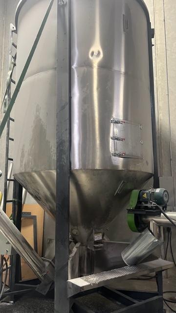 12,000 lb. Stainless Steel Blending Silos, 10" center auger - Image 2
