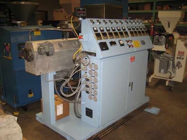 1.5" Killion, lab extruder, 34:1 L/D, air cooled, vented & plugged, 10 HP DC, 3 PVC screws, 220 V. - Image 1