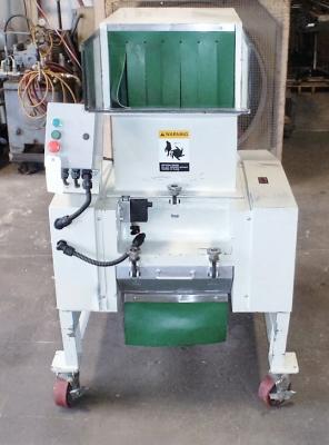 15" x 9-1/2" Pet-All, plastic granulator, 10 HP, 3-blade open rotor, 220 V., 50 Hz., casters - Image 2