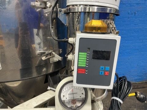 Una-Dyn #TR-200, dehumidifying hopper dryer, 186 gallon, plastic processing equipment controls, 26.40 A - Image 4