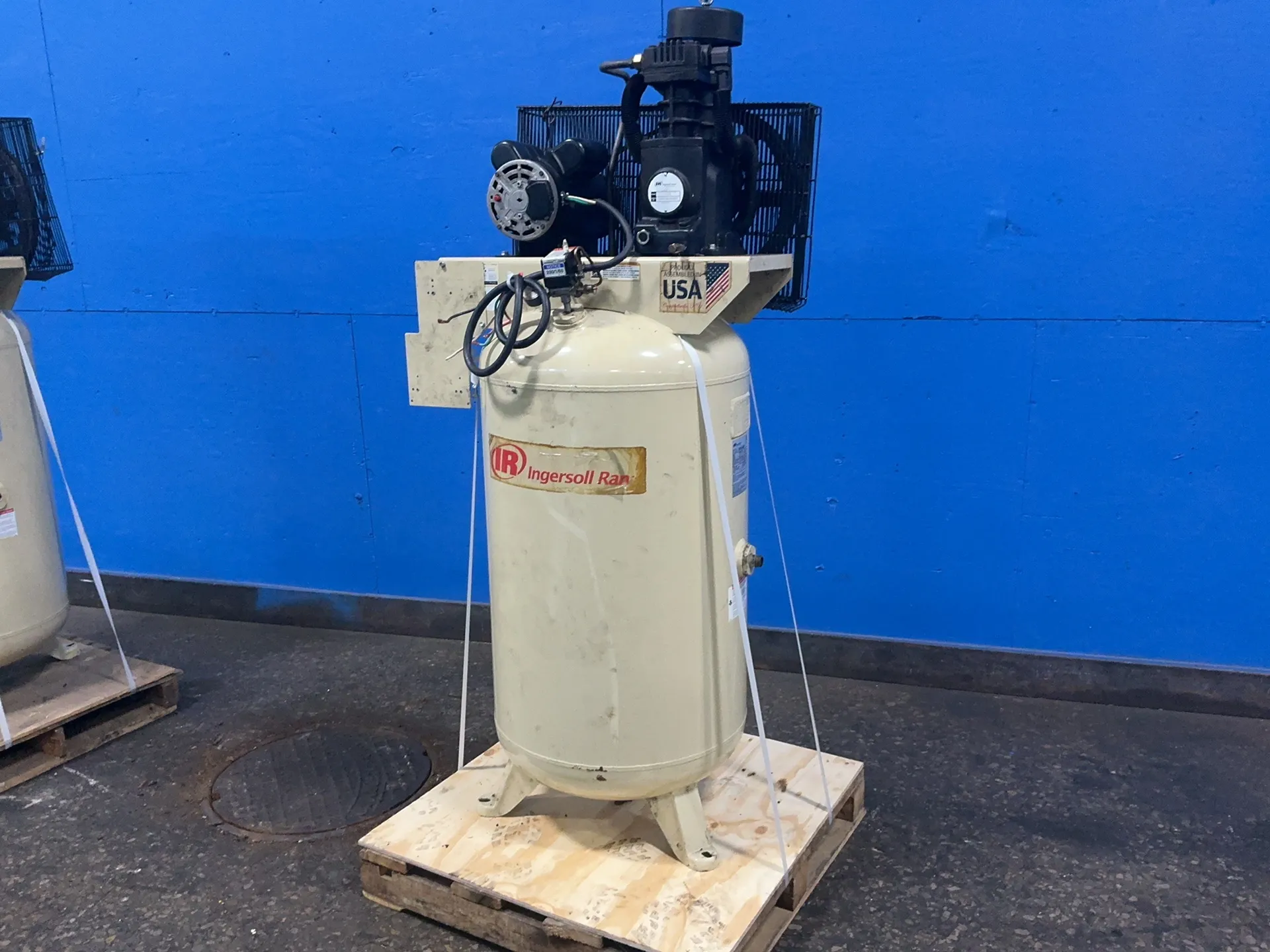 5 HP Ingersoll-Rand #TS4N5, air compressor, 102 gallon tank, 3.7 KW, 208-230 V., 2021, AS IS - Image 2