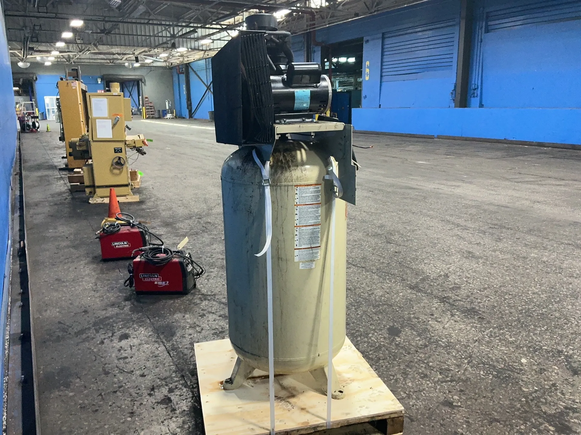 5 HP Ingersoll-Rand #TS4N5, air compressor, 102 gallon tank, 3.7 KW, 208-230 V., 2021, AS IS - Image 4