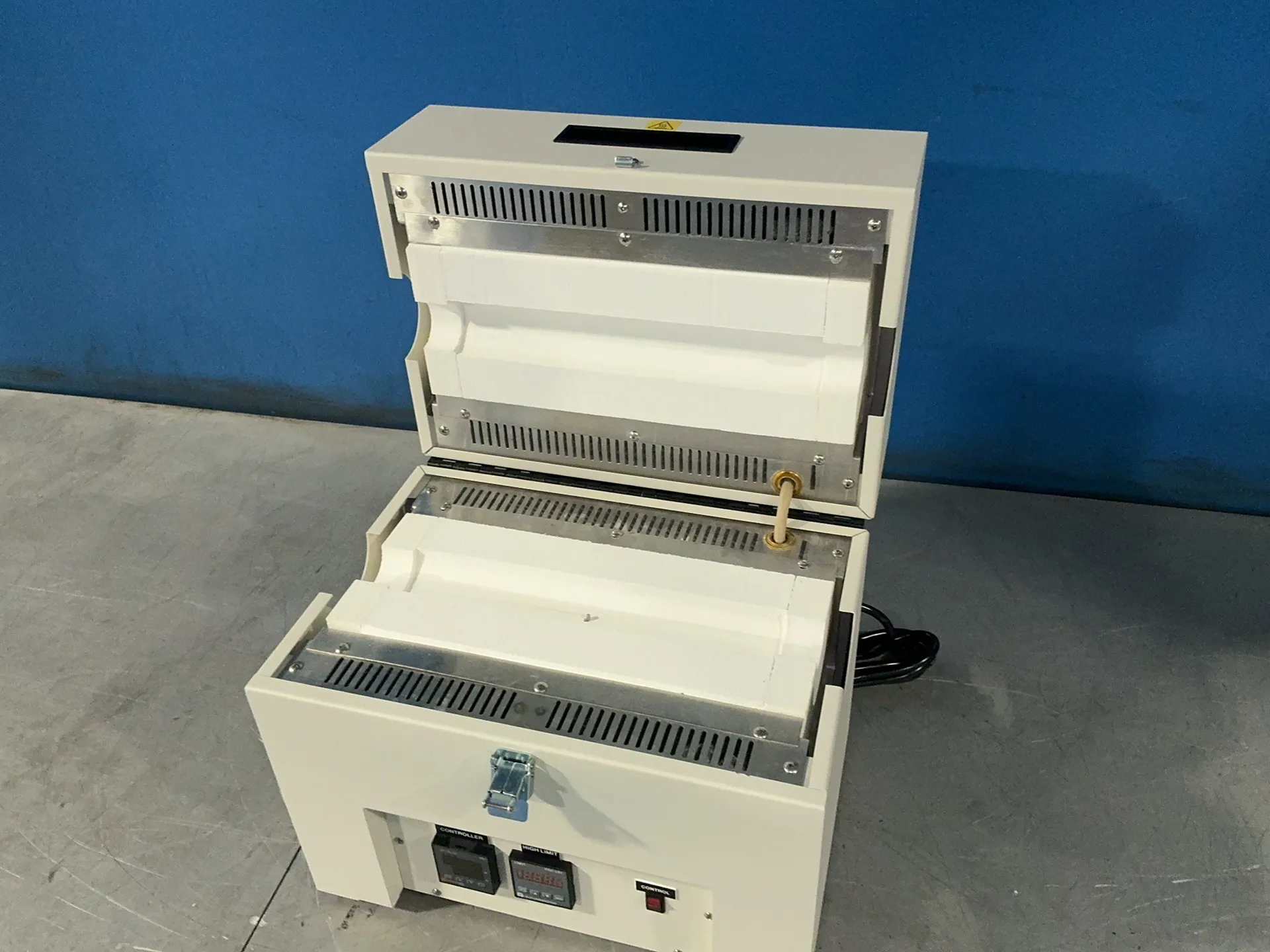 Thermcraft #XST-2-0-12-1V1-F04-H-X, tube furnace, 1200 width, 120 V. - Image 3