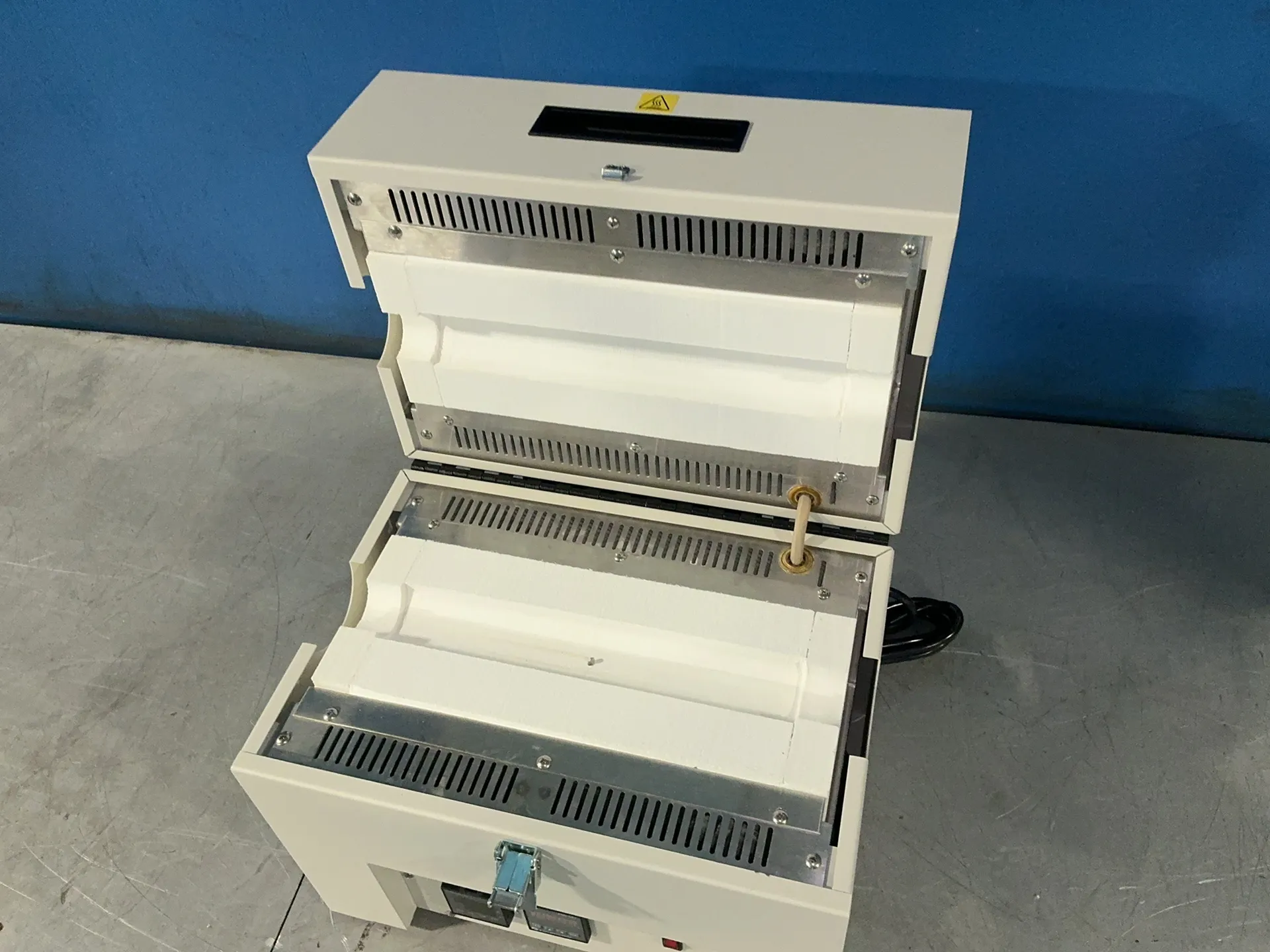 Thermcraft #XST-2-0-12-1V1-F04-H-X, tube furnace, 1200 width, 120 V. - Image 4