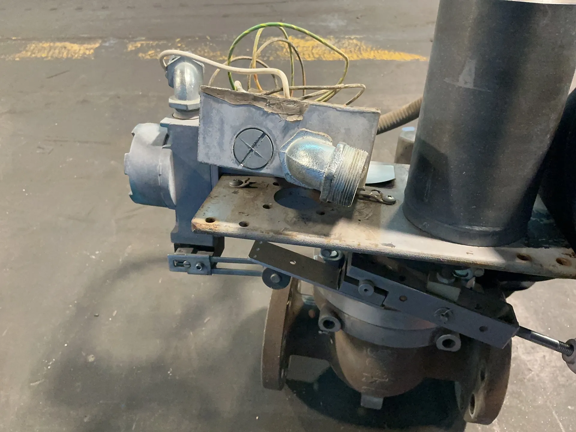 2" Leslie Controls #SC23-VAR-10, Laurence Soli-Con electrically actuated rotary shaft solenoid valve - Image 5