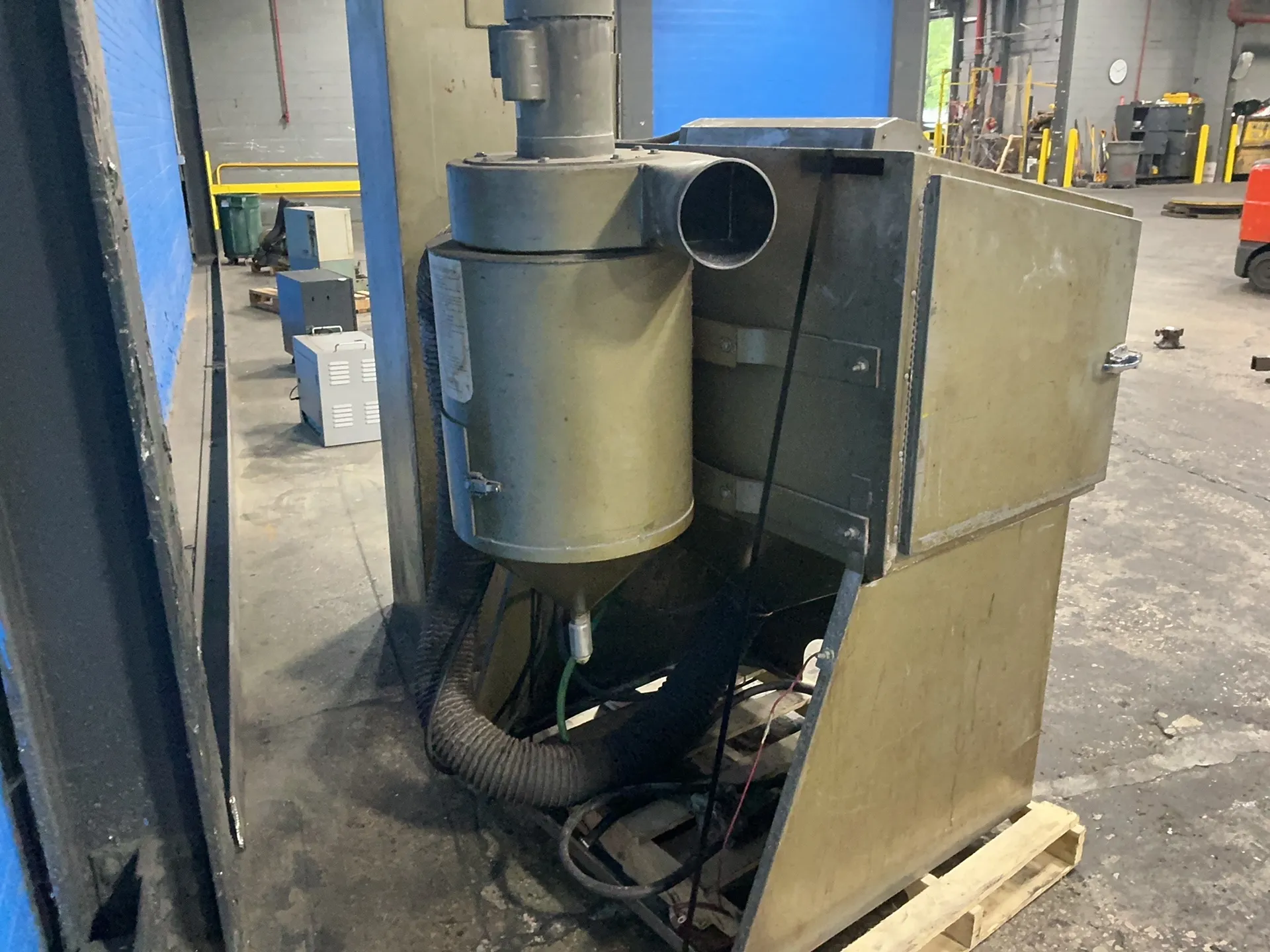 23" x 46" x 24" Zero #BNP50-7, blast cabinet and dust collector - Image 5