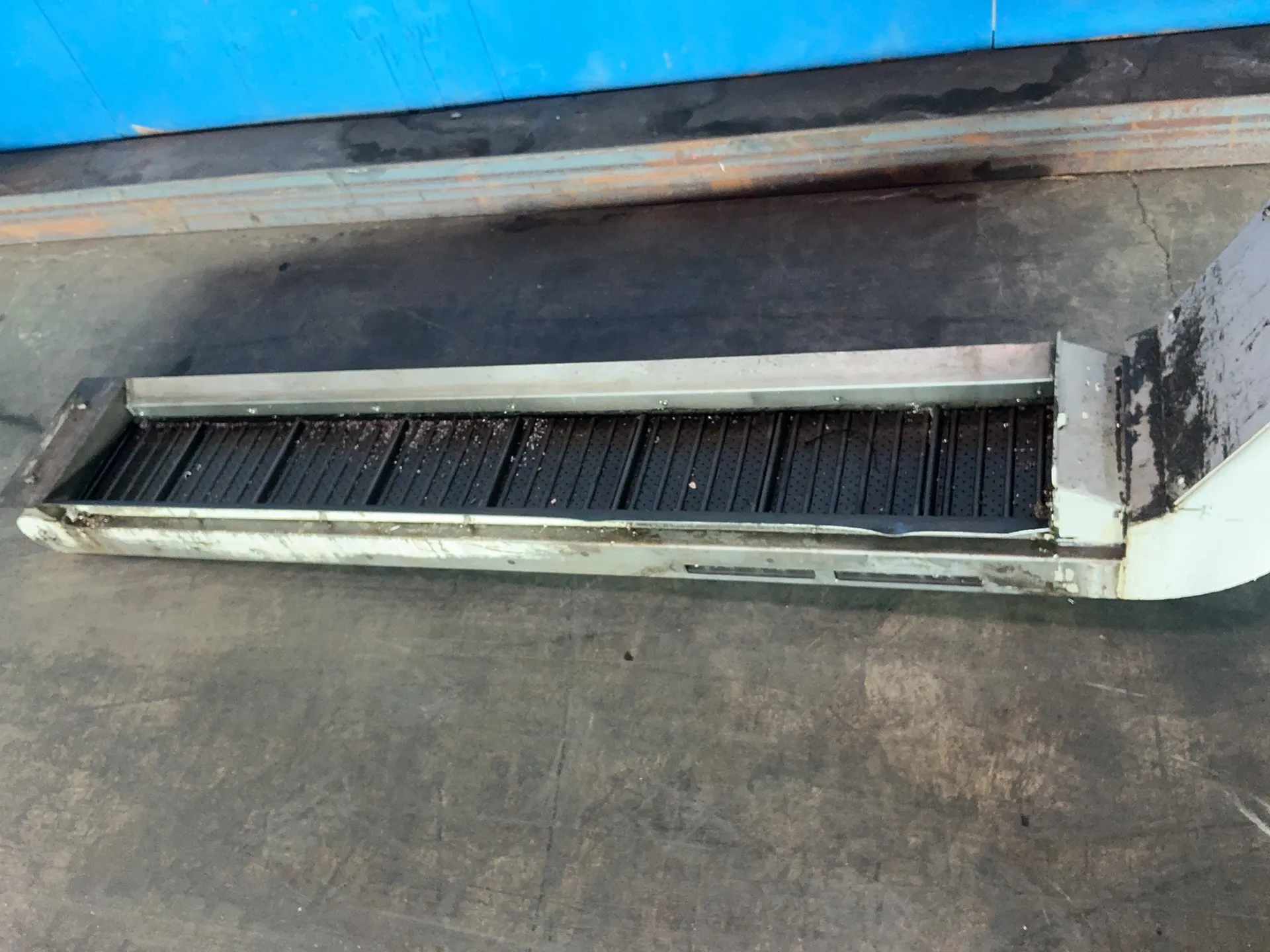 10" LNS #57508122, chip conveyor, 80" flat length, 73" chute rise, 151" overall length, 13" total flat width - Image 5