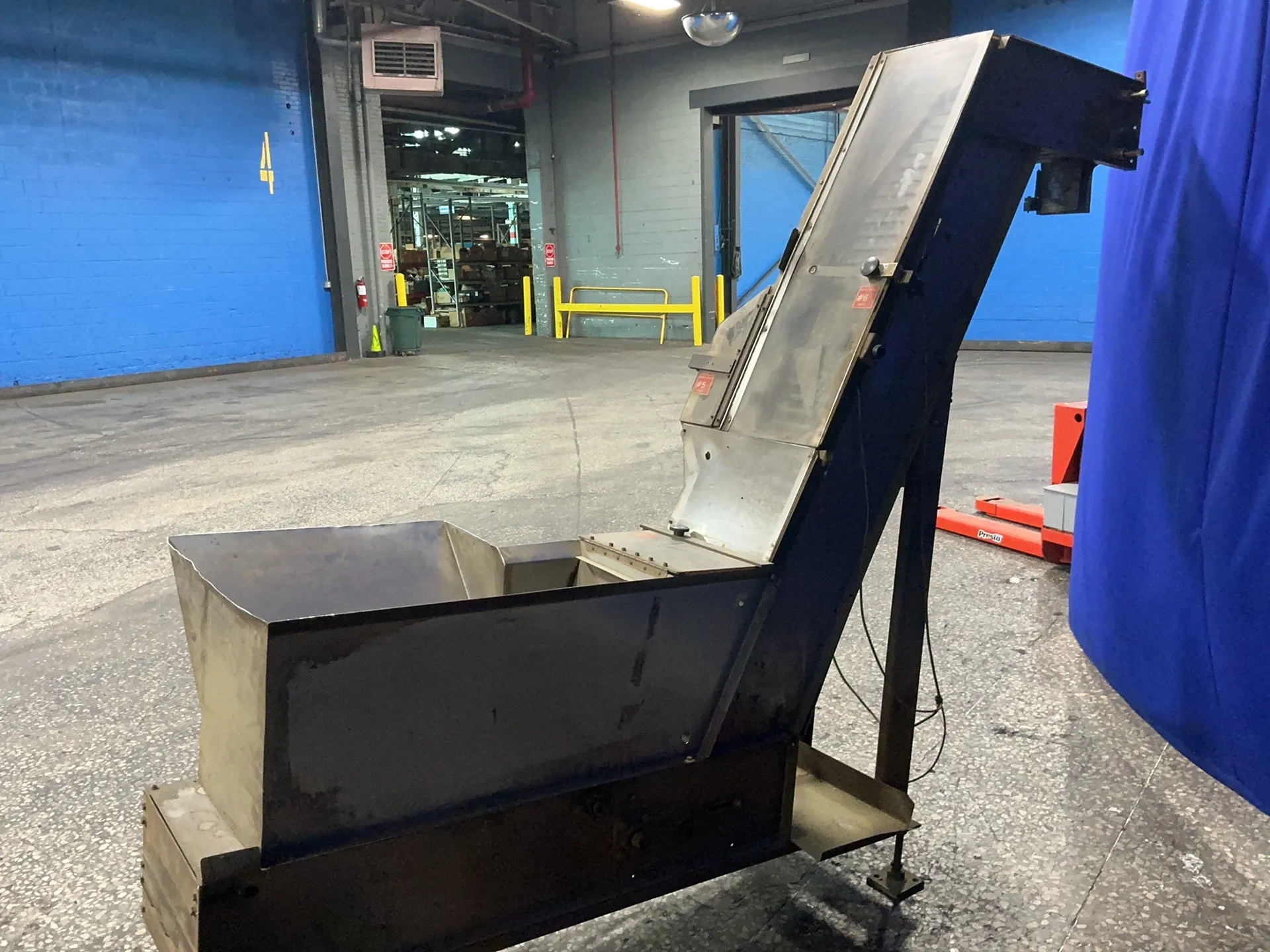 Incline conveyor, 4' flat length, 69" rise, 95" overall length, 15" flat width, 10" flat height, 15" cleats - Image 5