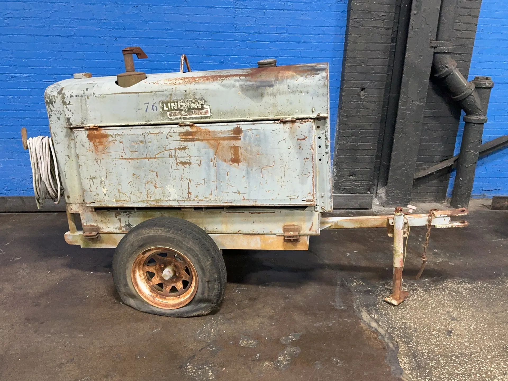 Lincoln Electric #SHIELD-ARC-SA-250, welder, 325 Amps, 3 KVA, 98 V. max. OCV, 1800 RPM, 15/13 A, cables, 2 - Image 2