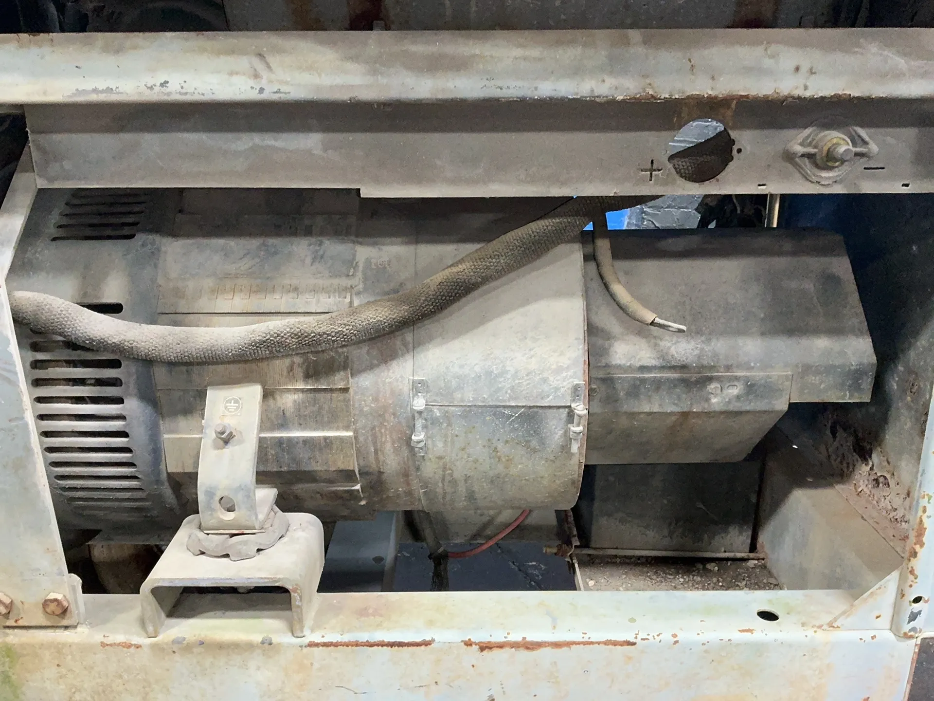 Lincoln Electric #SHIELD-ARC-SA-250, welder, 325 Amps, 3 KVA, 98 V. max. OCV, 1800 RPM, 15/13 A, cables, 2 - Image 5