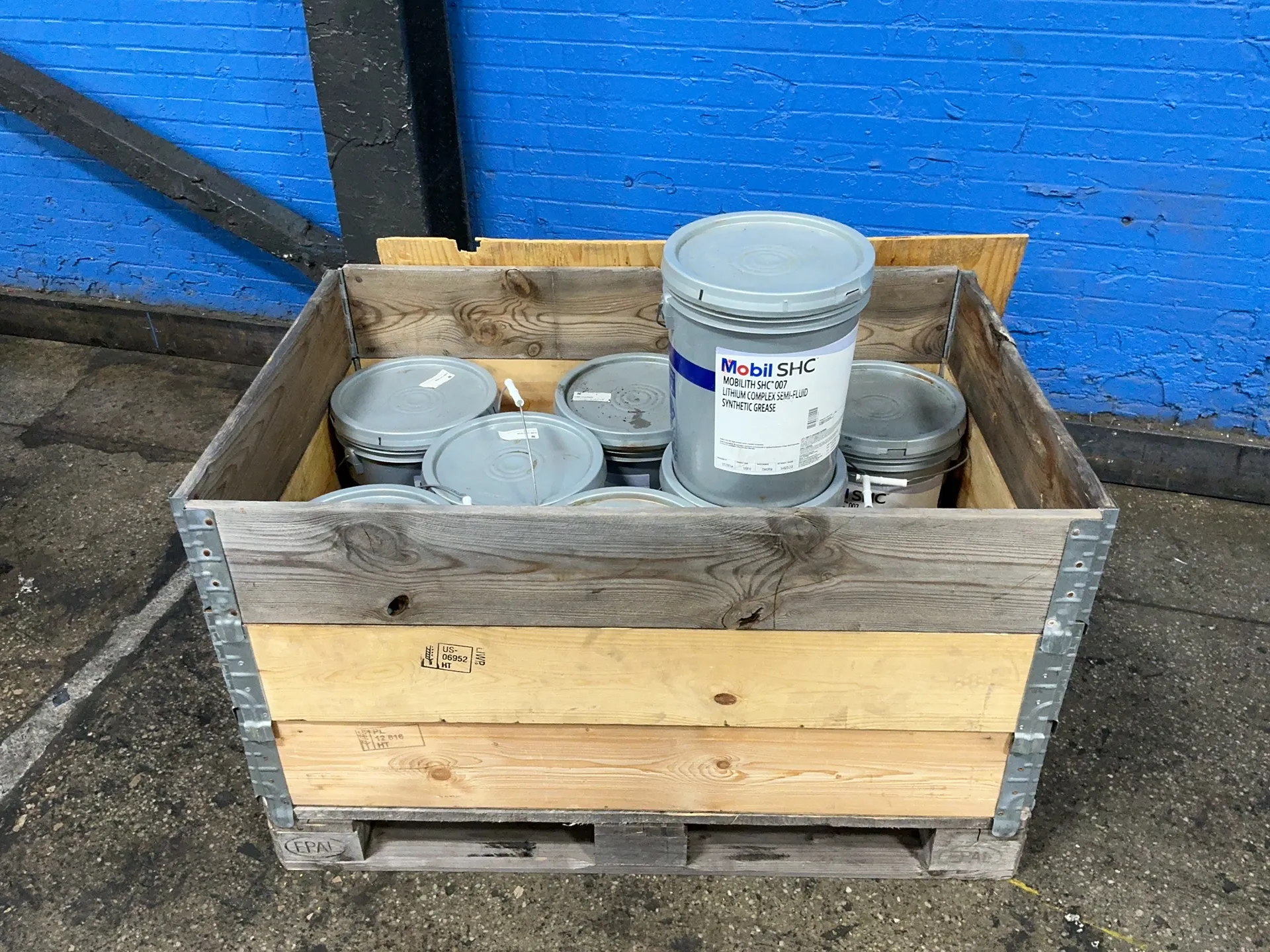Mobile #SHC-007, synthetic grease, lithium complex semi-fluid, 35.2 lb. - Image 2