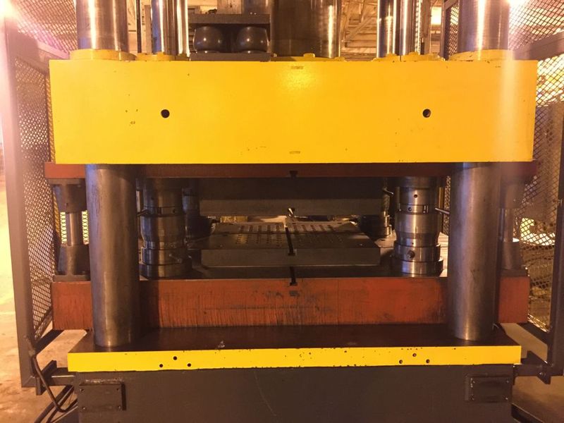 650 Ton, Williams & White, 4-post, 26" stroke, 52" daylight, 66x66" OA bed, 48x66" usable, floor stand, 1985 - Image 7