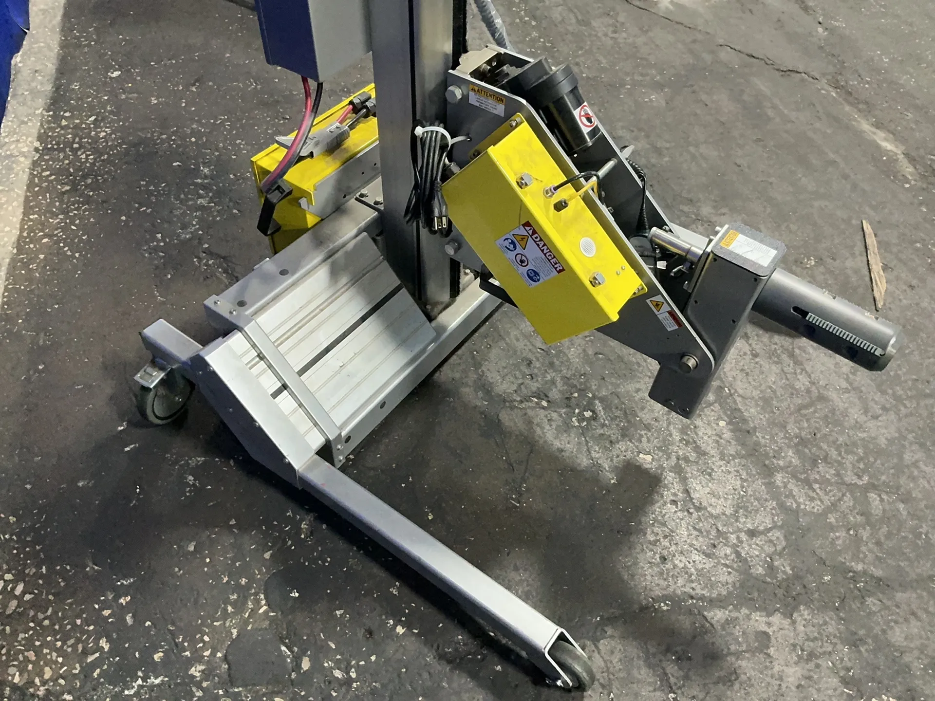 400 lb. Schlumpf #ERH-400-PT5, Roll Handler, 82.22" max lift height, 90 A, 24 V., 2019 - Image 4