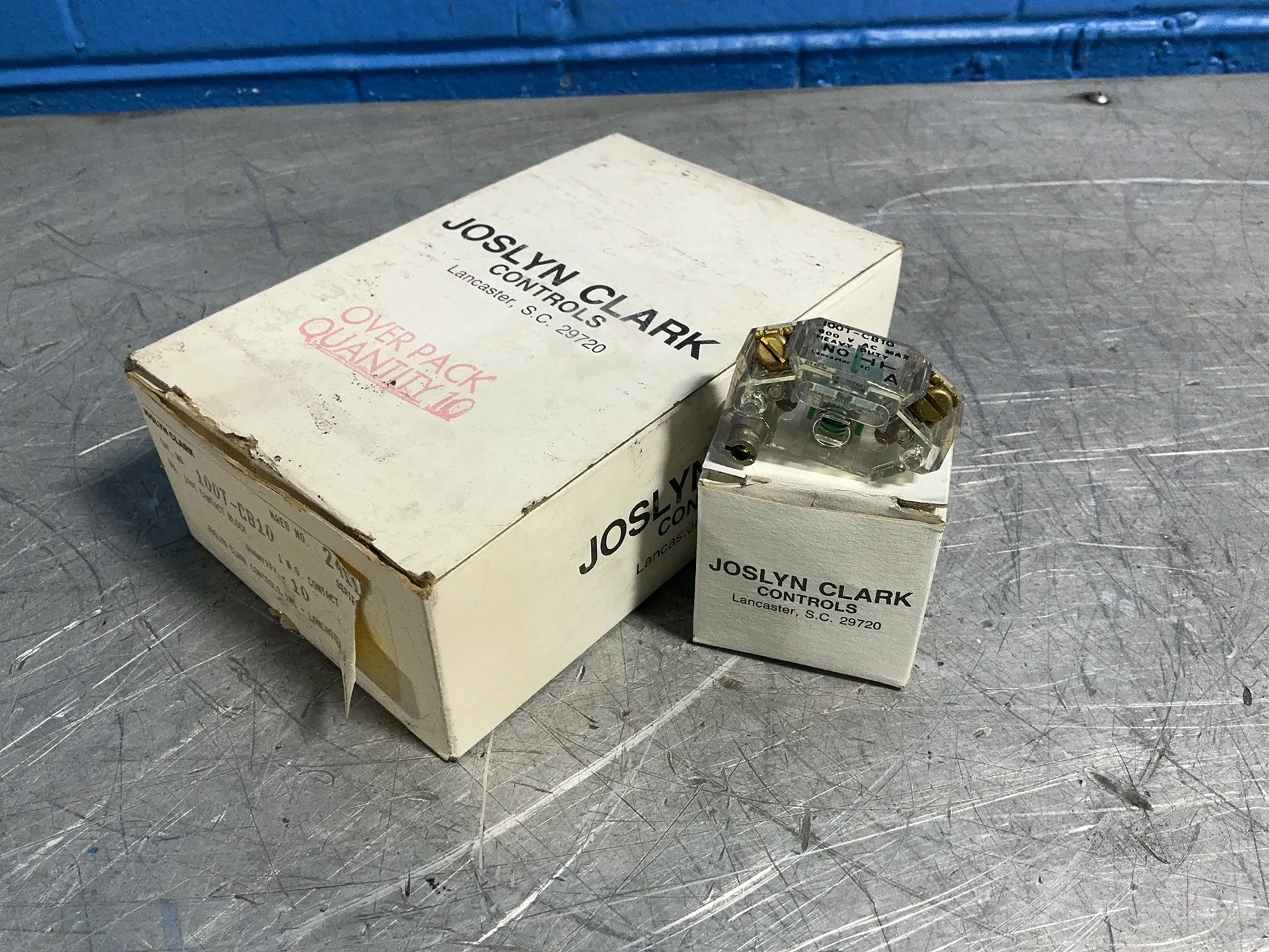 Joslyn Clark #100T-CB10, Contact Block, 600 Volts, LOT of 9 - Image 1