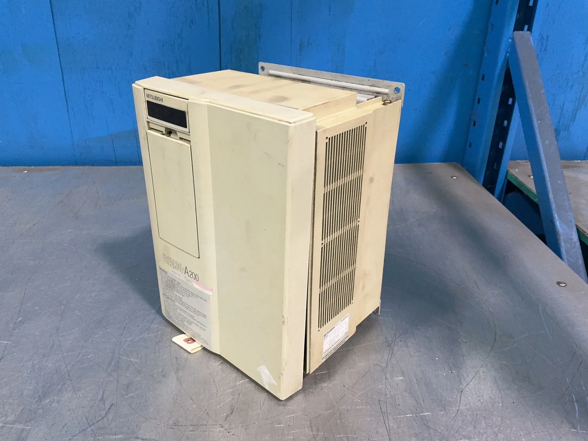 Mitsubishi #FR-A220-5.5K-U3, Freqrol-A200 Inverter, 200-230 Volts, 3 phase, 50/60 Hz - Image 3