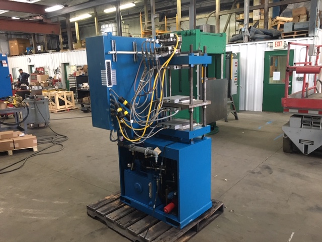 30 Ton, Carver/Wabash, 2 openings (6.5"-10" each), 6" stroke, 9" x9" elec.pltns, 2 HP, PLC, #2589 - Image 2
