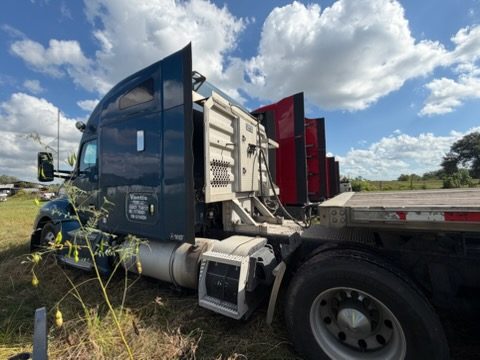 Kenworth #T680, Class 8 sleeper semi tractor, diesel, 1,108,202 miles, 2017 - Image 5