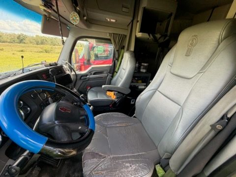 Kenworth #T680, Class 8 sleeper semi tractor, diesel, 1,108,202 miles, 2017 - Image 6