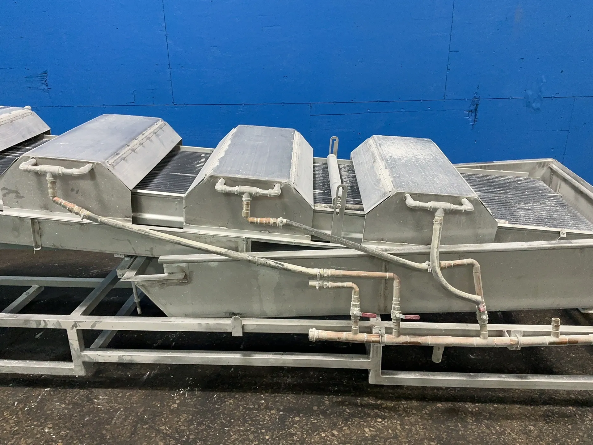 32" x 205", cooling conveyor, 245 gallon tub - Image 1