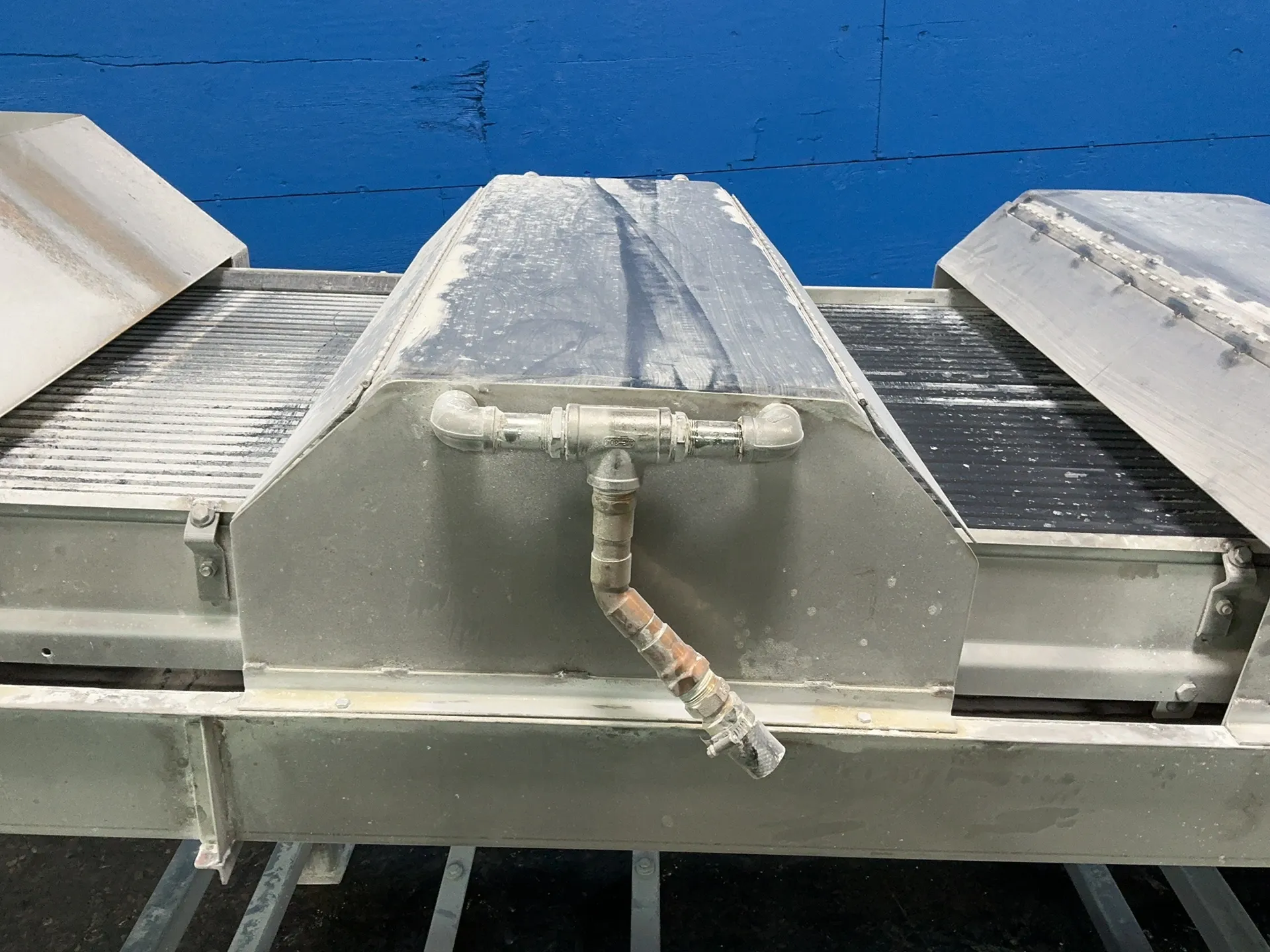 32" x 205", cooling conveyor, 245 gallon tub - Image 2