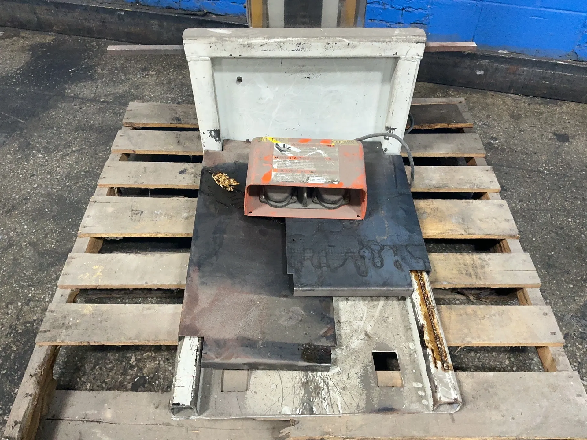 500 LB Valley Craft #A75355-00-0802, material lift, 21" x 26" surface, 72" mast height, 55" lift height, 1 - Image 3